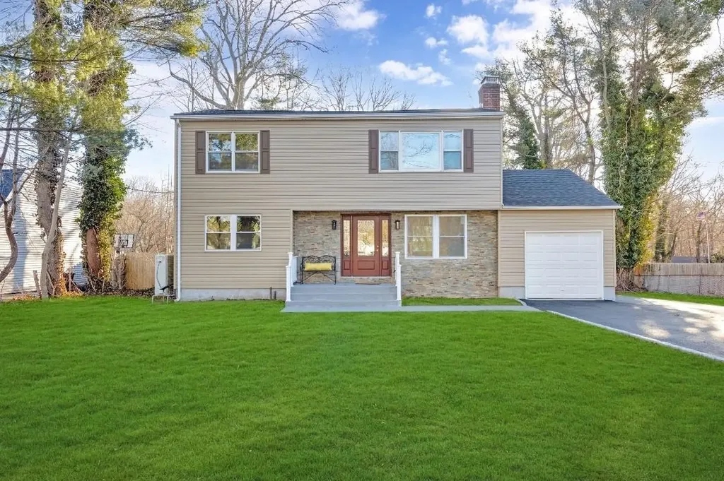 139 Brooksite Drive Smithtown NY 11787