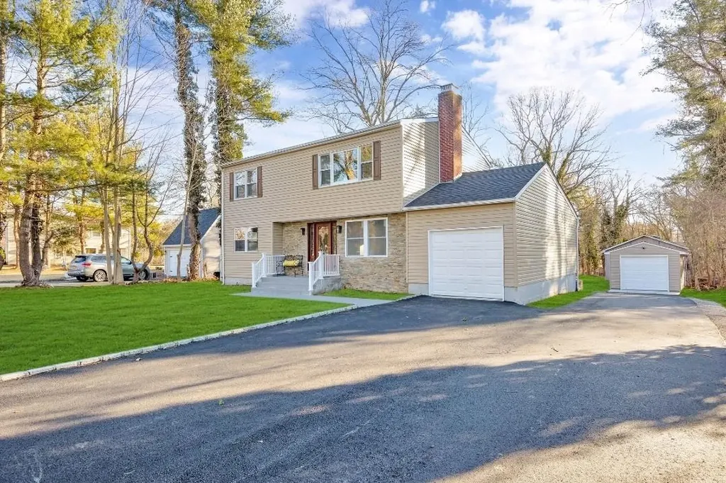 139 Brooksite Drive Smithtown NY 11787