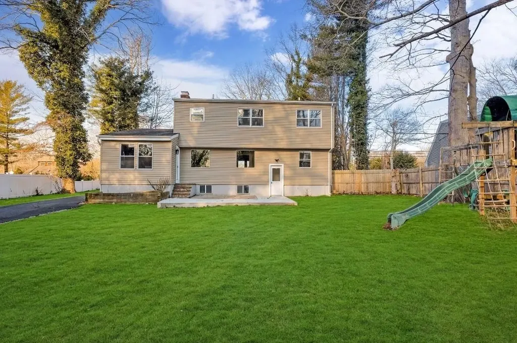 139 Brooksite Drive Smithtown NY 11787