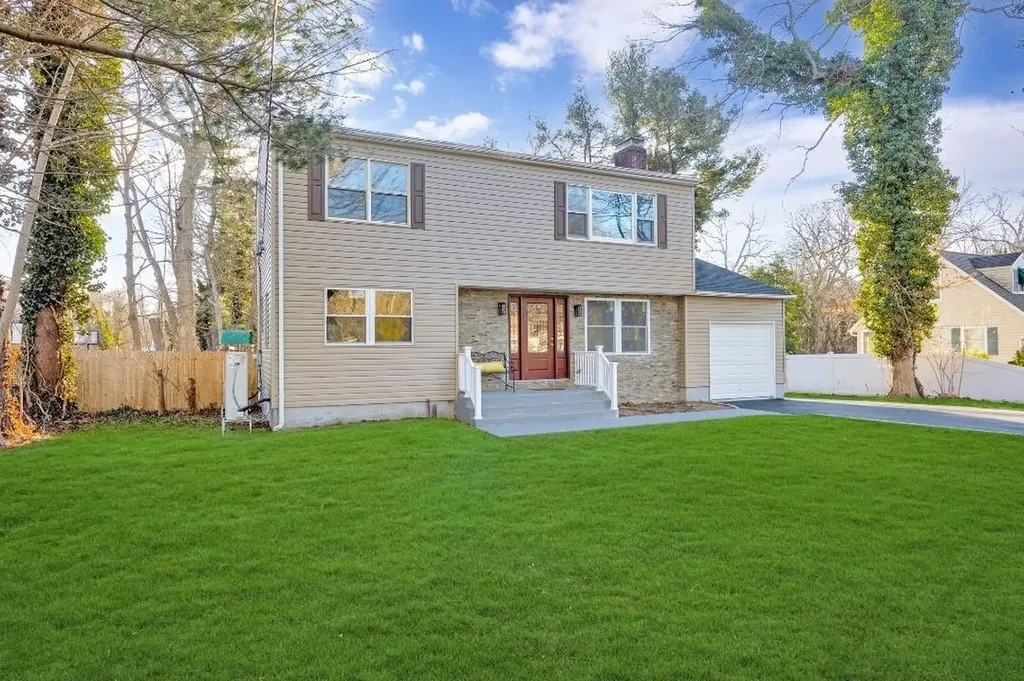 139 Brooksite Drive Smithtown NY 11787