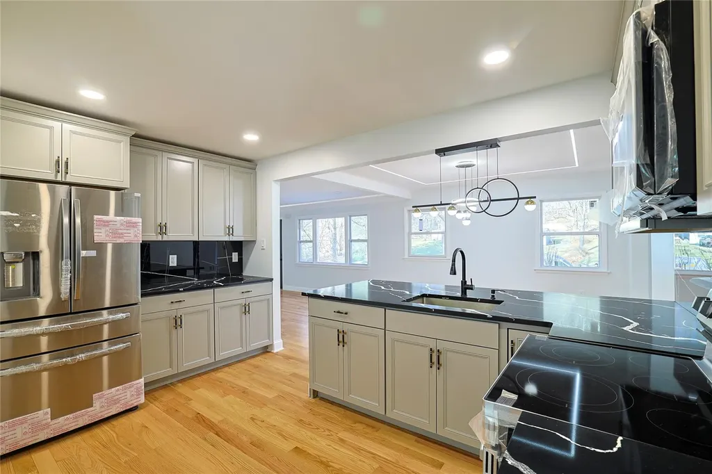 10 Rogers Road Hyde Park NY 12538