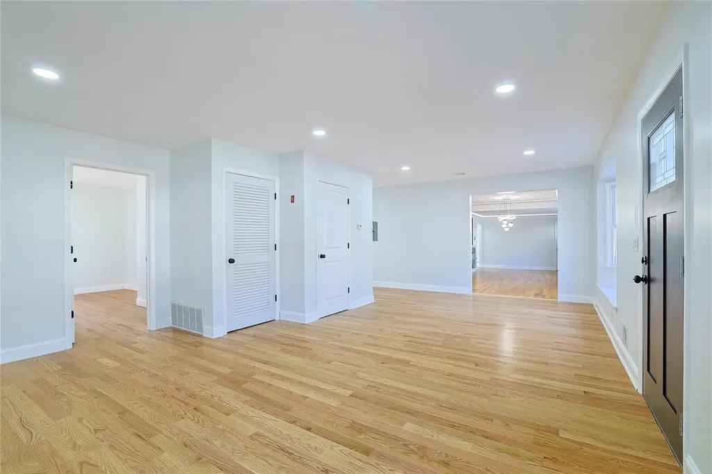 10 Rogers Road Hyde Park NY 12538
