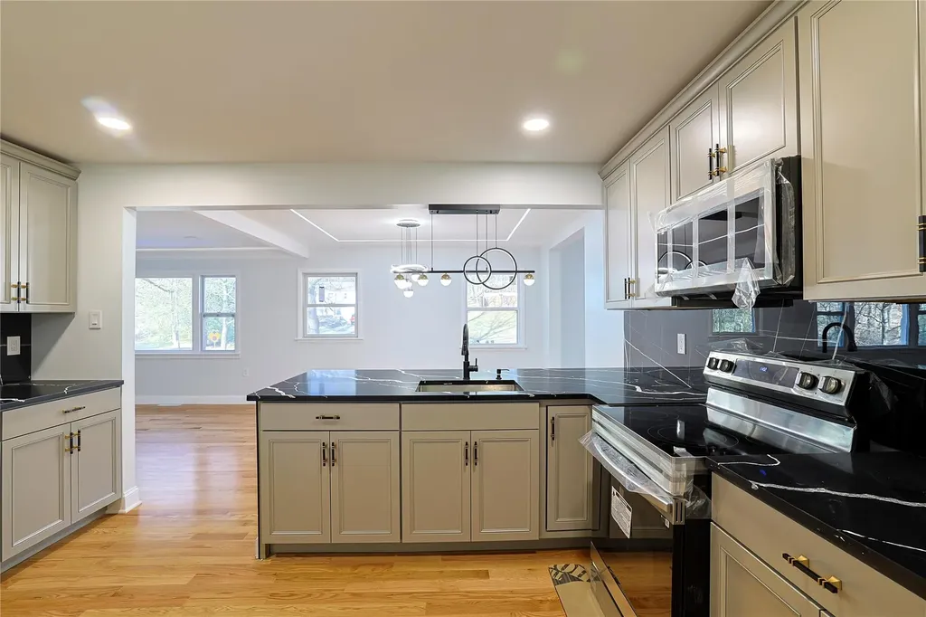 10 Rogers Road Hyde Park NY 12538