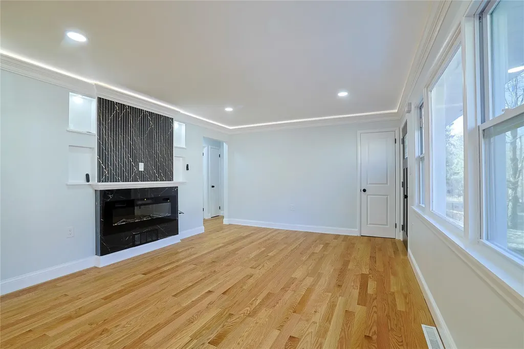 10 Rogers Road Hyde Park NY 12538