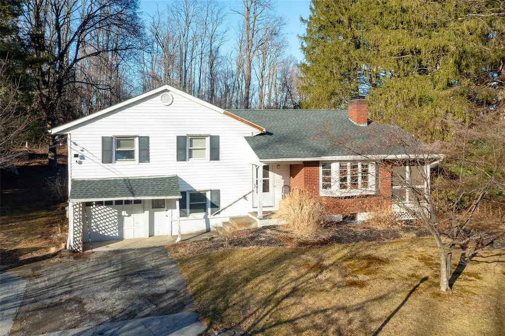 3 Titusville Heights Poughkeepsie NY 12603