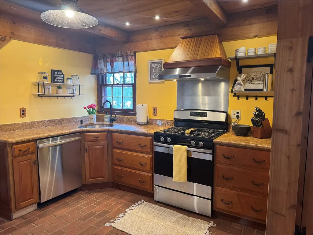 36 Mill Road Calverton NY 11933