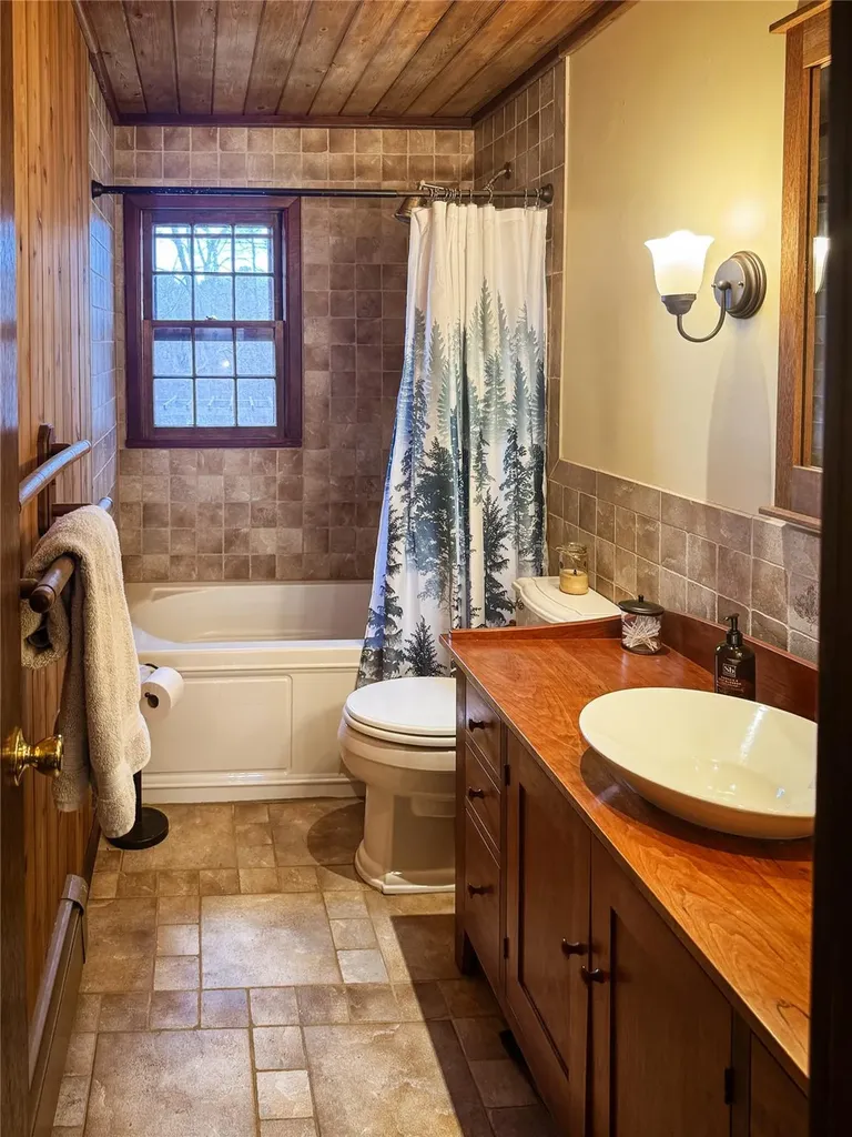 36 Mill Road Calverton NY 11933