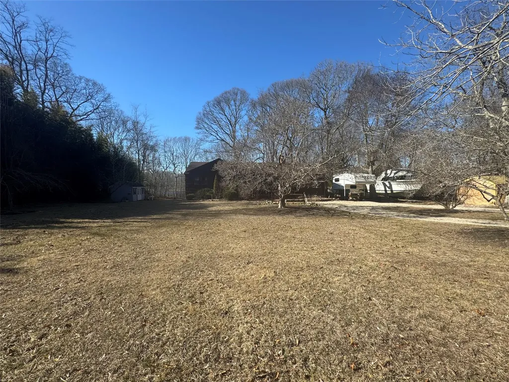 36 Mill Road Calverton NY 11933
