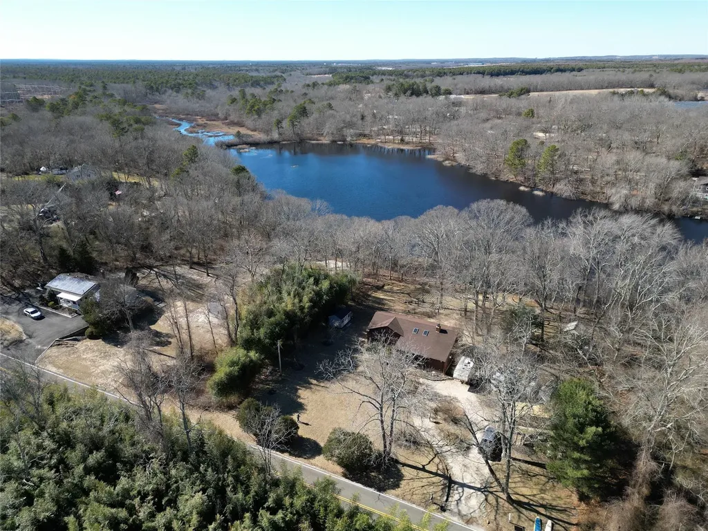 36 Mill Road Calverton NY 11933