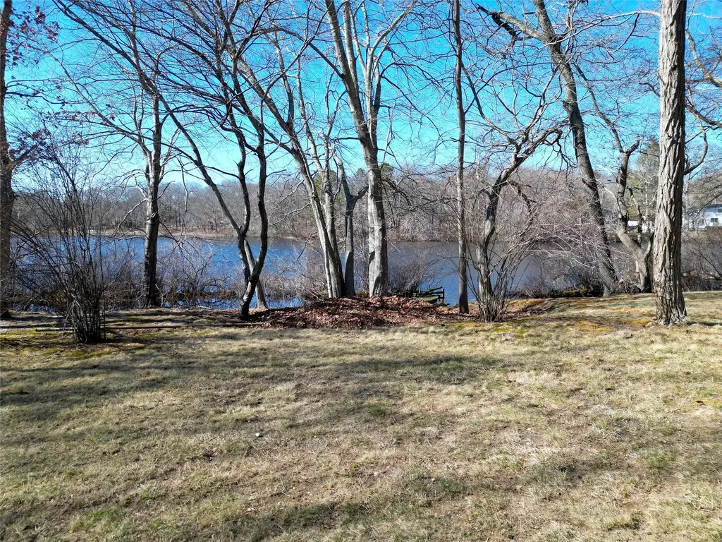 36 Mill Road Calverton NY 11933