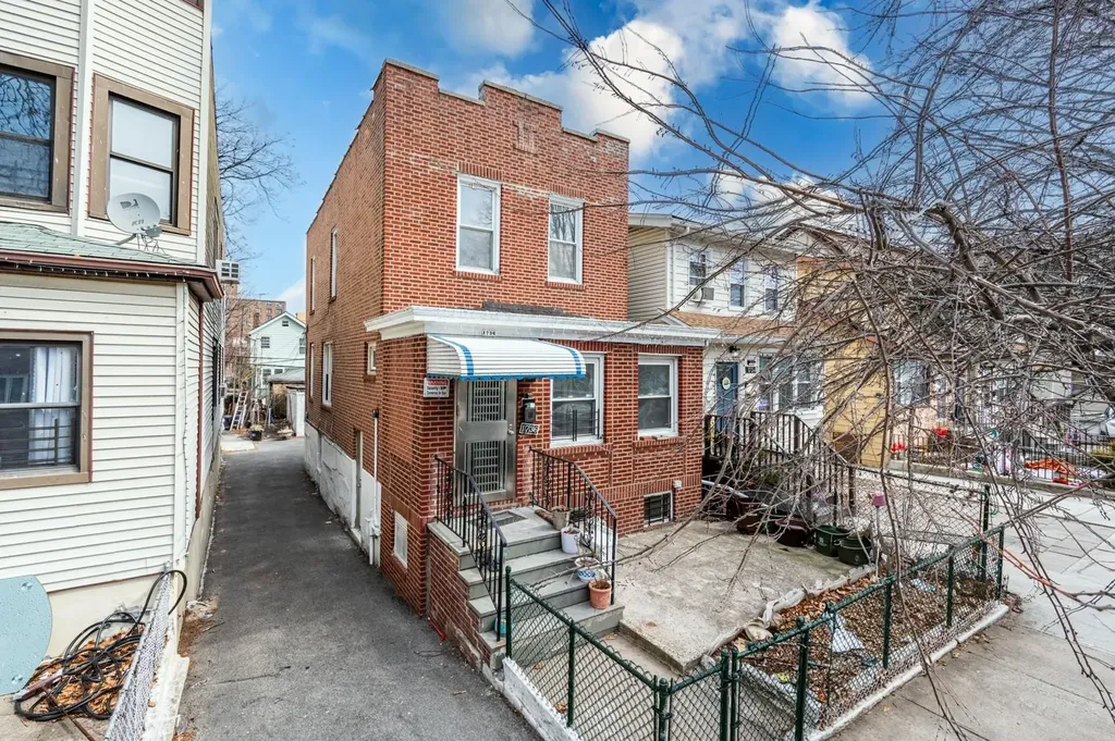 1736 Jarvis Avenue Bronx NY 10461