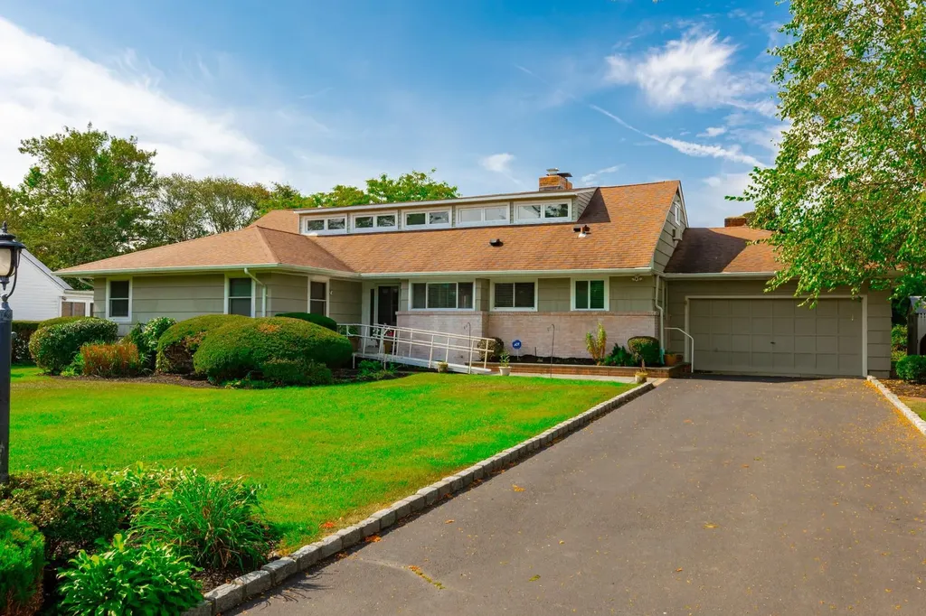 70 West Lane Bay Shore NY 11706