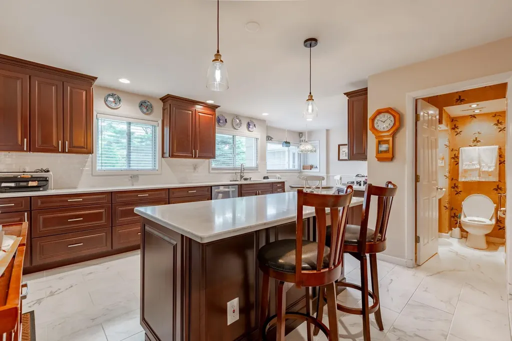 70 West Lane Bay Shore NY 11706