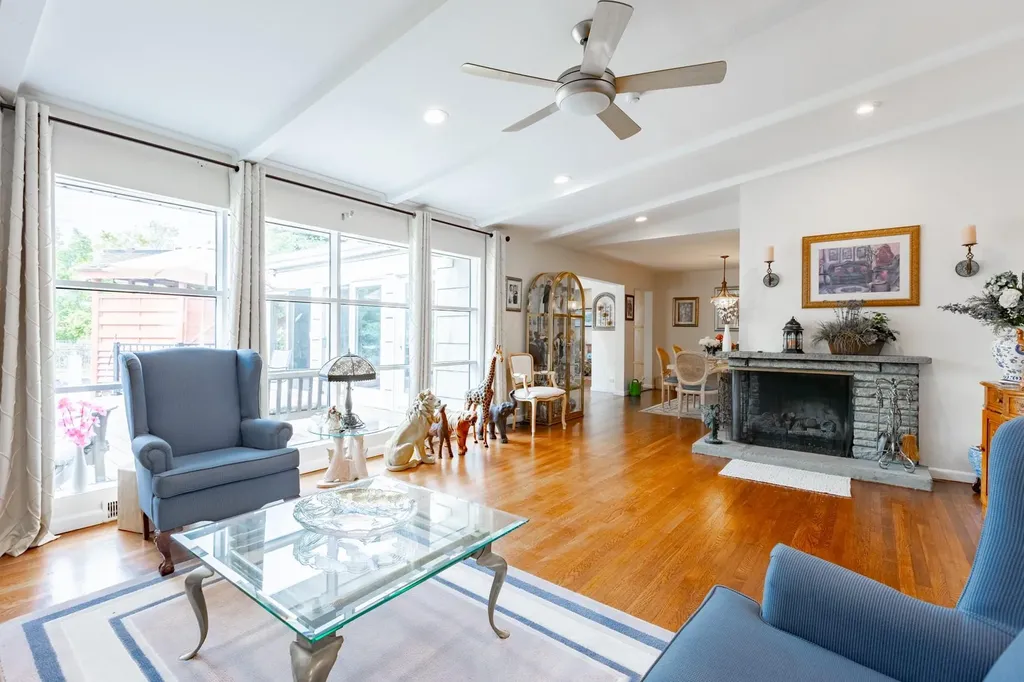 70 West Lane Bay Shore NY 11706