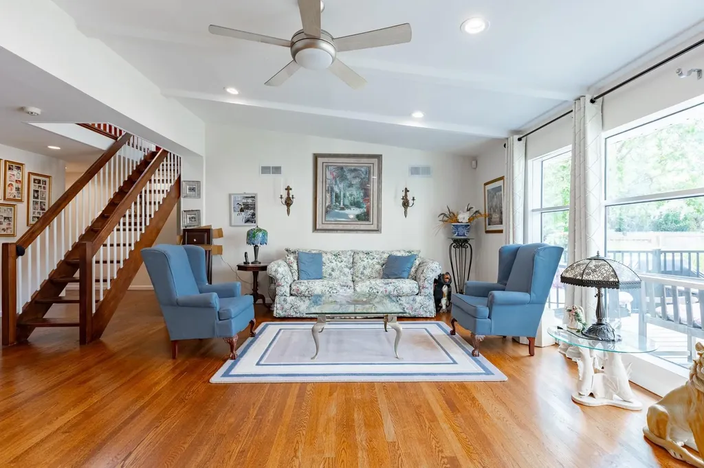 70 West Lane Bay Shore NY 11706