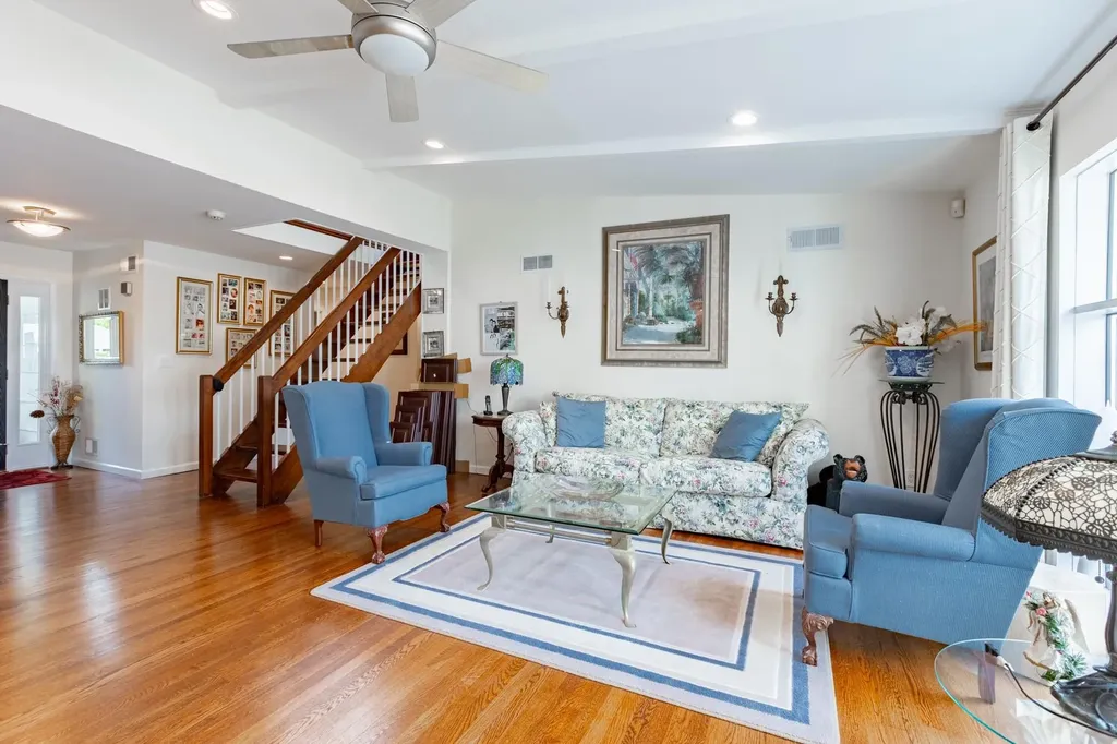 70 West Lane Bay Shore NY 11706