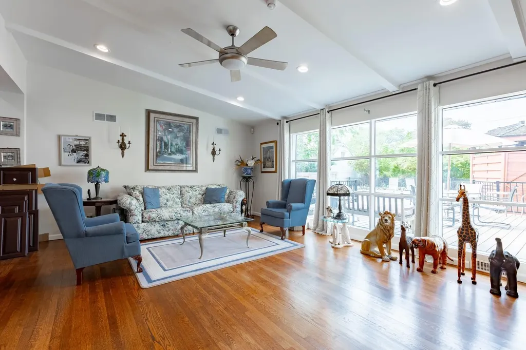 70 West Lane Bay Shore NY 11706