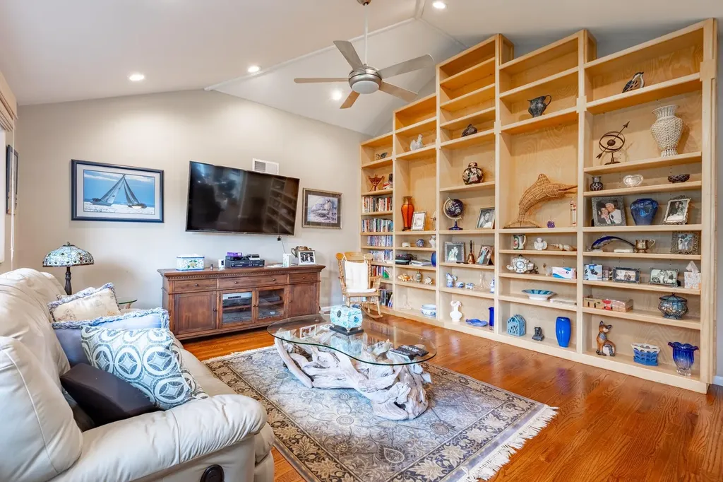 70 West Lane Bay Shore NY 11706