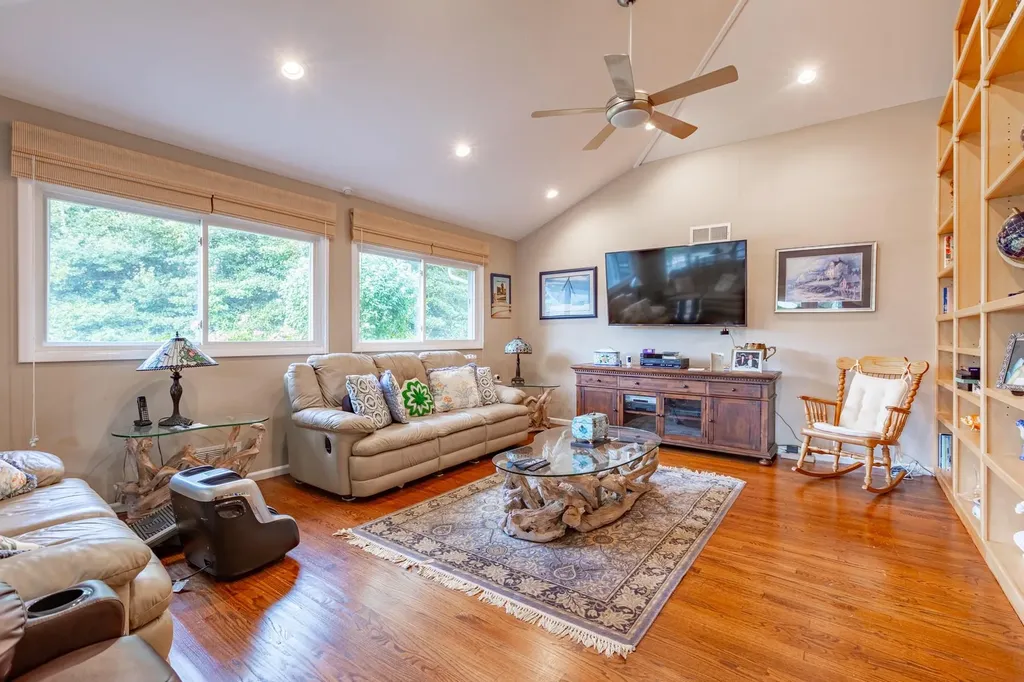 70 West Lane Bay Shore NY 11706
