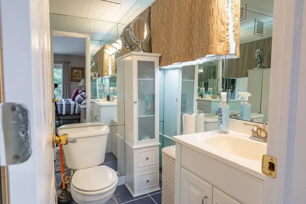 70 West Lane Bay Shore NY 11706