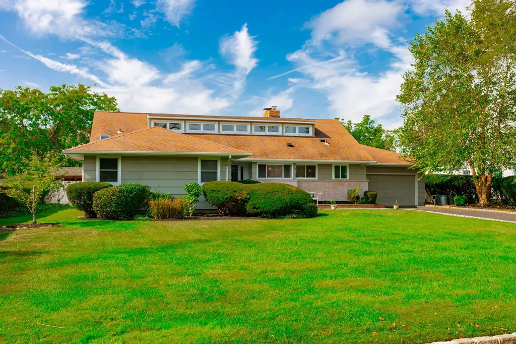 70 West Lane Bay Shore NY 11706