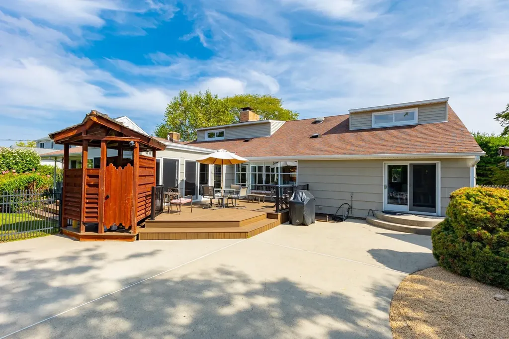 70 West Lane Bay Shore NY 11706