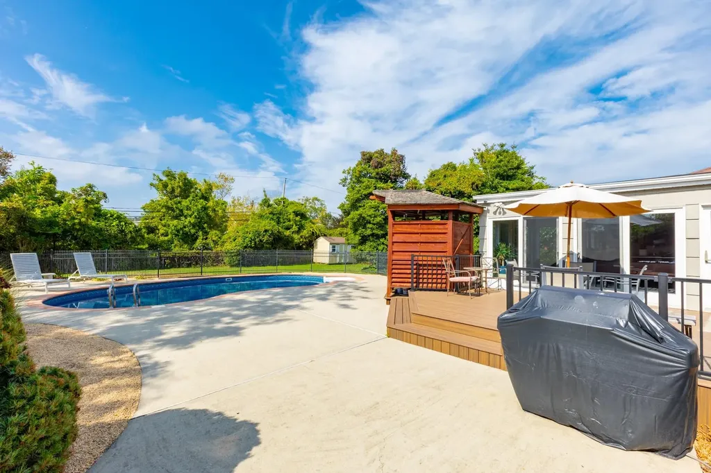 70 West Lane Bay Shore NY 11706