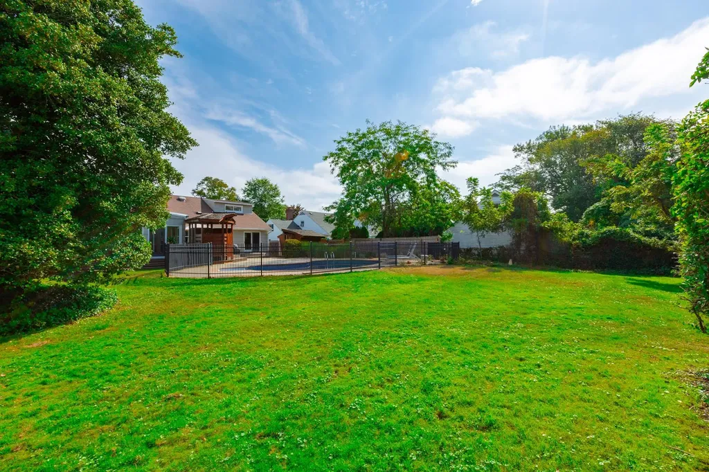 70 West Lane Bay Shore NY 11706