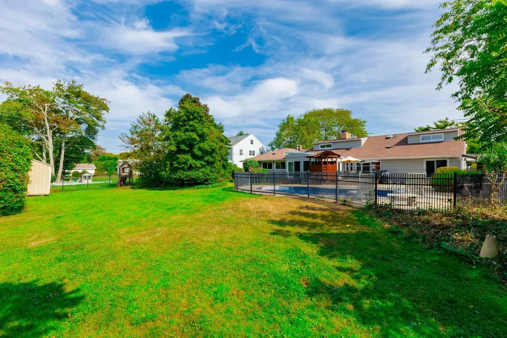 70 West Lane Bay Shore NY 11706