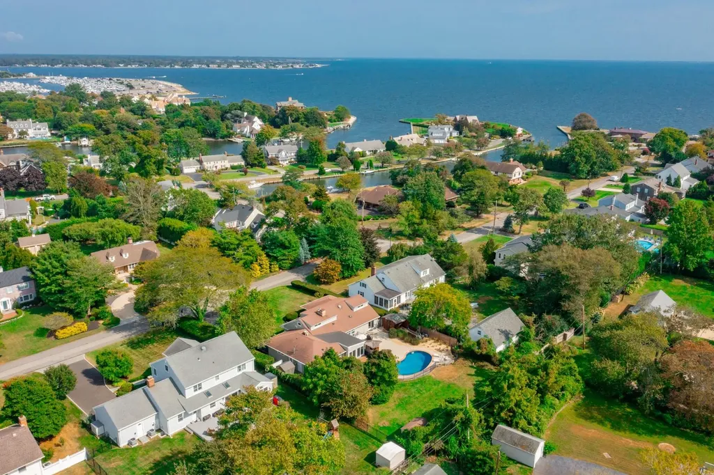 70 West Lane Bay Shore NY 11706