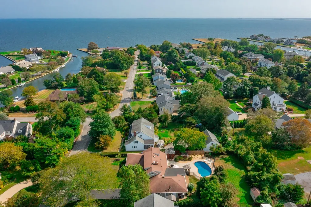 70 West Lane Bay Shore NY 11706