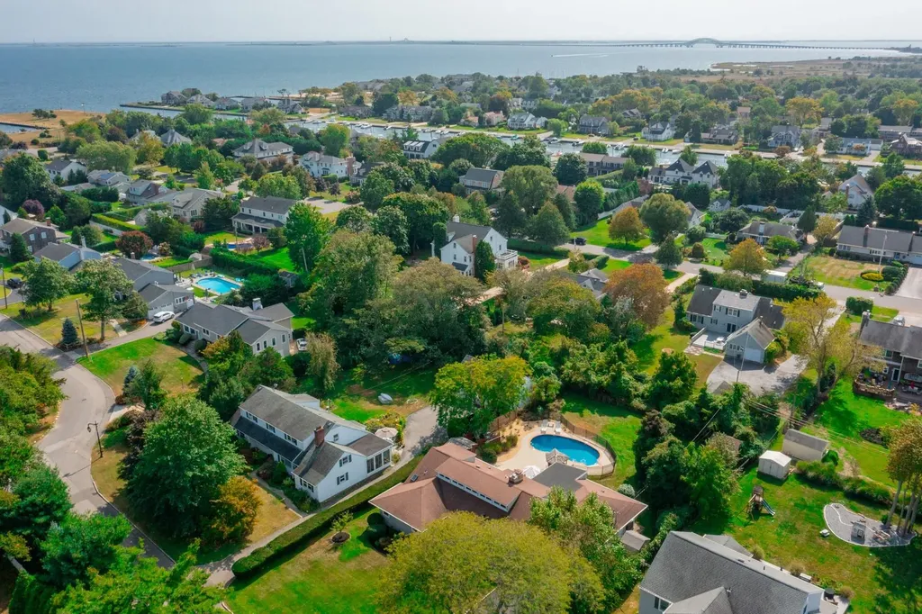 70 West Lane Bay Shore NY 11706