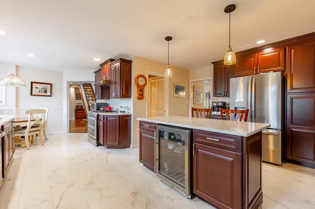 70 West Lane Bay Shore NY 11706