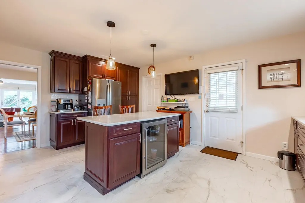 70 West Lane Bay Shore NY 11706