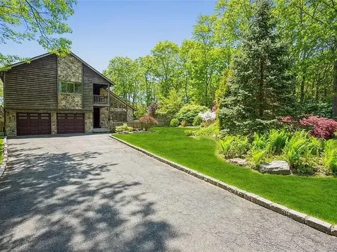 20 Nicole Court Manorville NY 11949