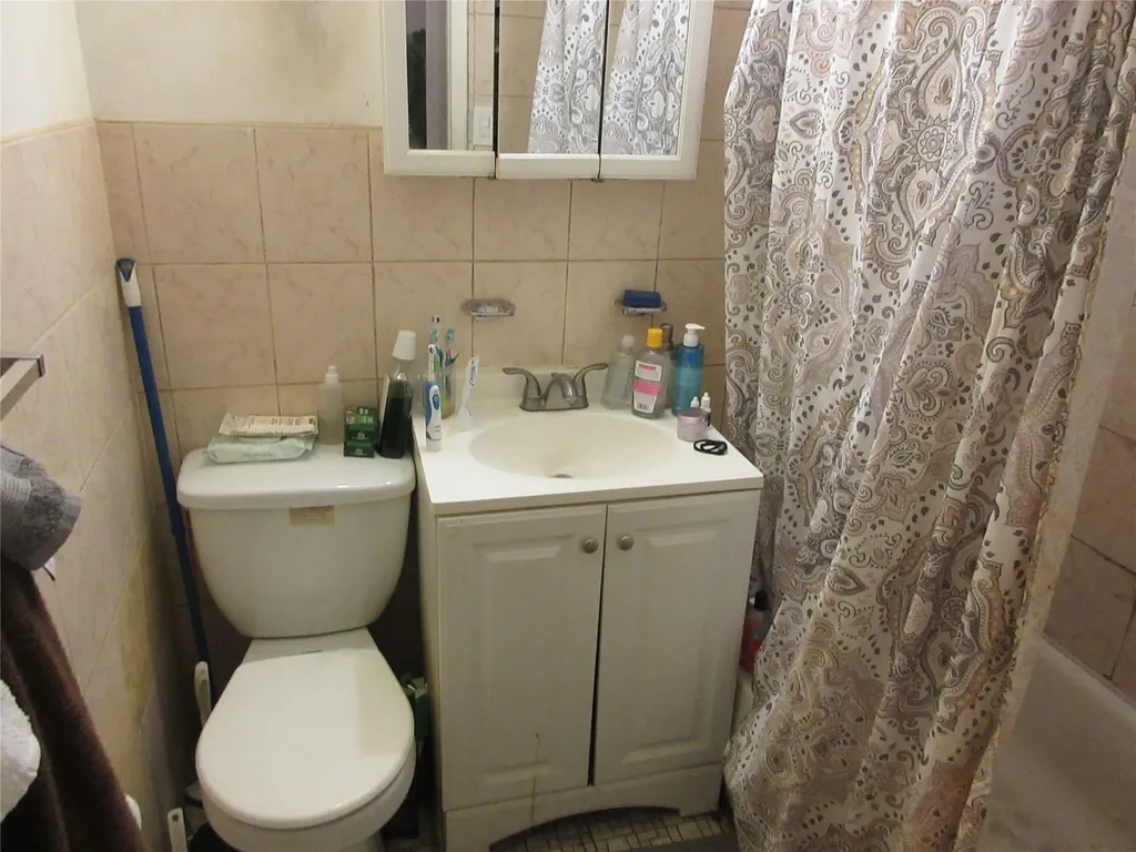 4104 Digney Avenue Bronx NY 10466