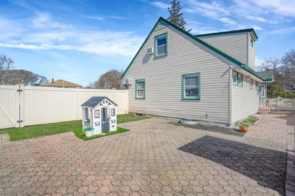 412 Foxhurst Road Oceanside NY 11572
