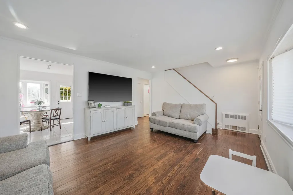 412 Foxhurst Road Oceanside NY 11572