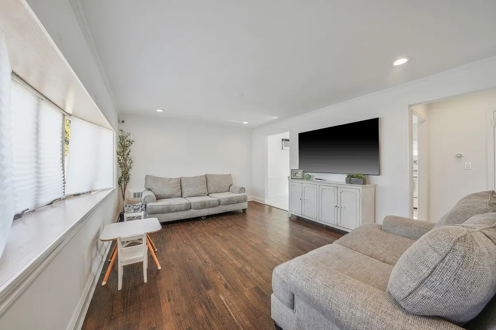 412 Foxhurst Road Oceanside NY 11572