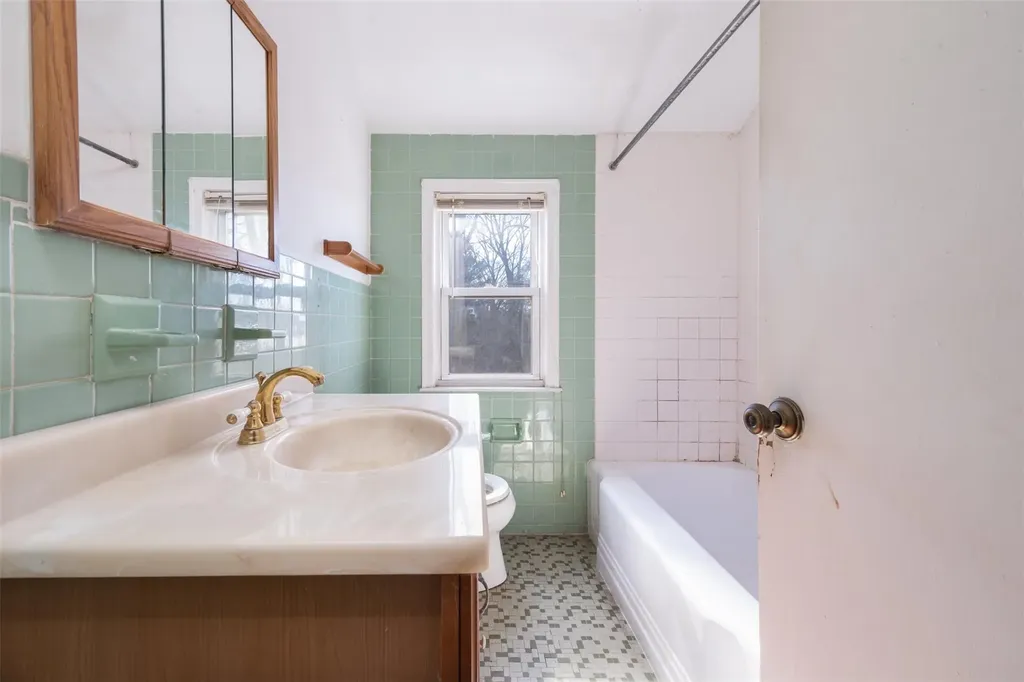 414 Heathcote Avenue Mamaroneck NY 10543