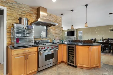 35 Jackson Avenue W Babylon NY 11702