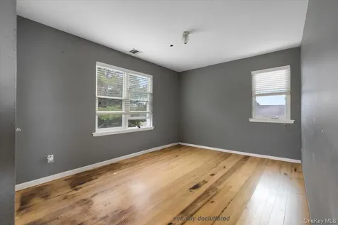 35 Jackson Avenue W Babylon NY 11702