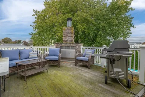 35 Jackson Avenue W Babylon NY 11702