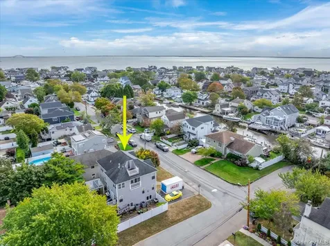 35 Jackson Avenue W Babylon NY 11702