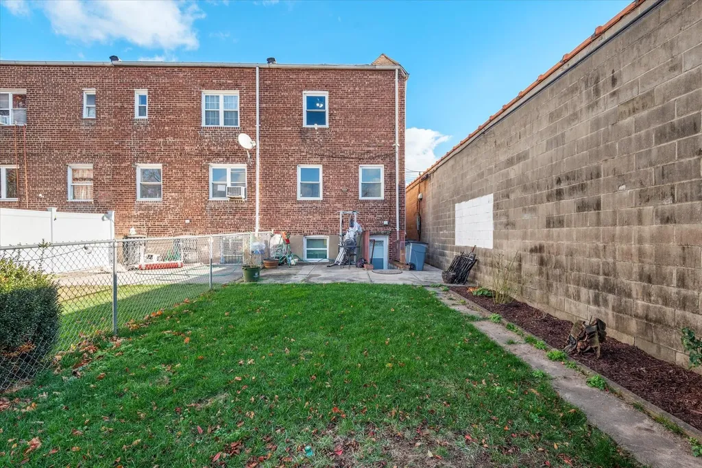 544 E 43rd Street Brooklyn NY 11203