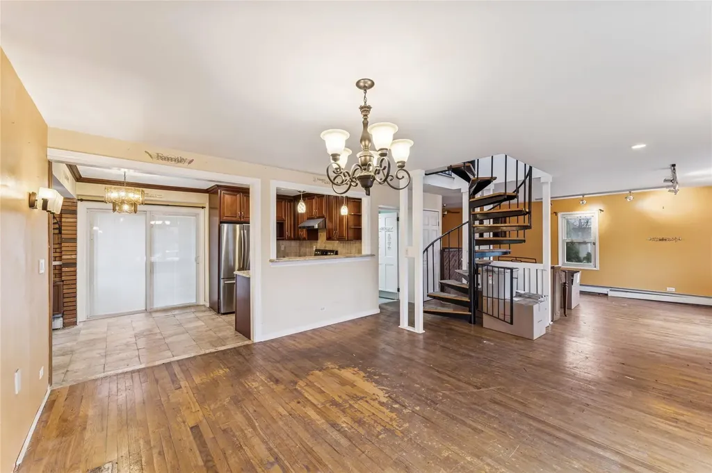 4 Foxcroft Road Albertson NY 11507