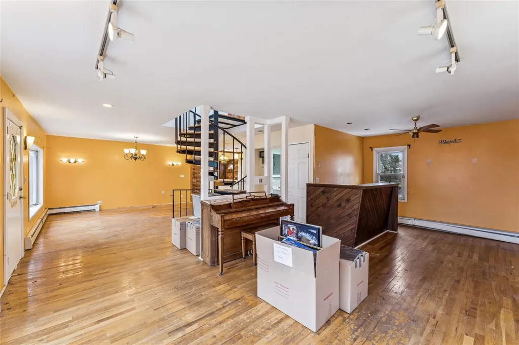 4 Foxcroft Road Albertson NY 11507