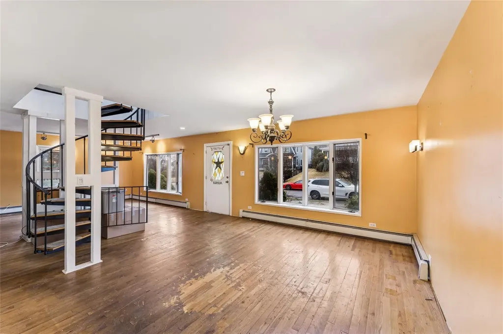 4 Foxcroft Road Albertson NY 11507
