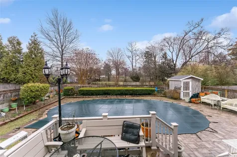 4 Foxcroft Road Albertson NY 11507