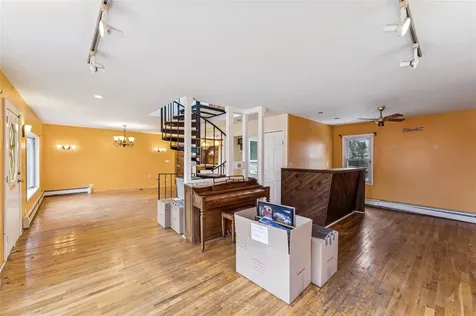 4 Foxcroft Road Albertson NY 11507